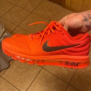 Red Nike airmax